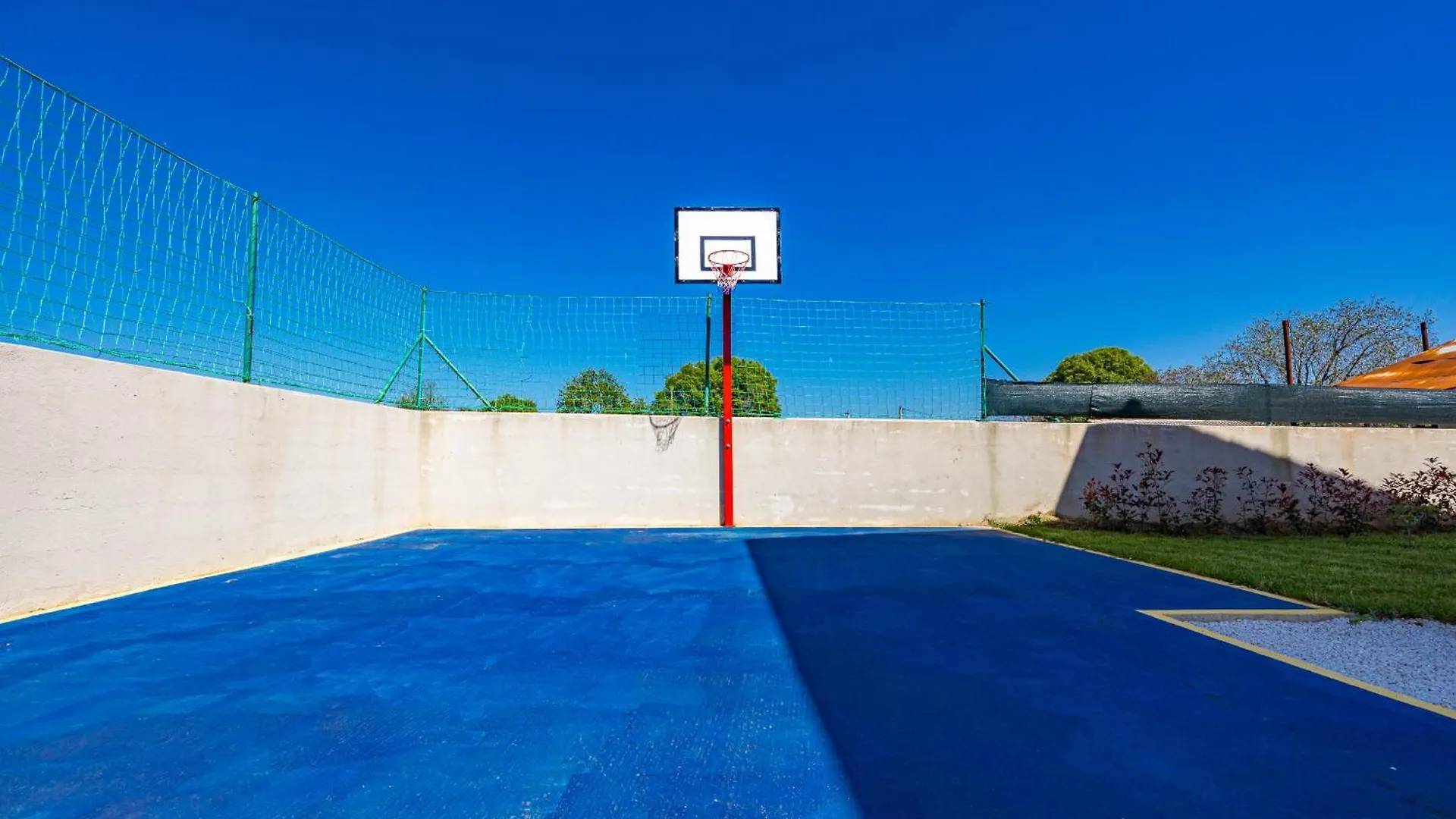 Villa Camelie Near Barban For 10 People With Playground For Children, Fitness & Pet Friendly Grandici