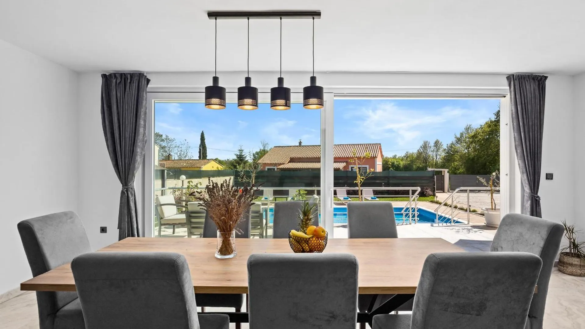 Villa Camelie Near Barban For 10 People With Playground For Children, Fitness & Pet Friendly Grandici