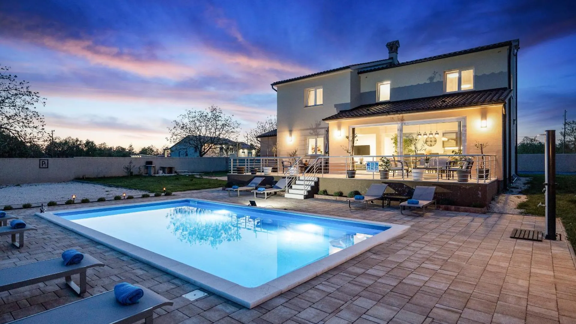 Villa Camelie Near Barban For 10 People With Playground For Children, Fitness & Pet Friendly Grandici