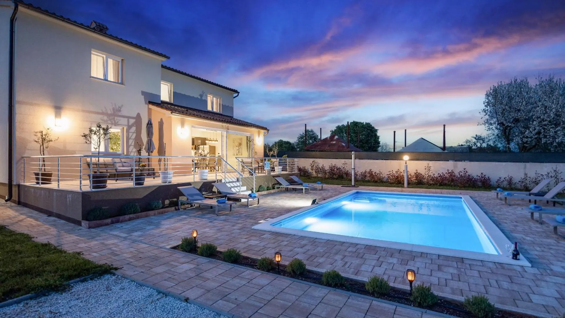 Villa Camelie Near Barban For 10 People With Playground For Children, Fitness & Pet Friendly Grandici