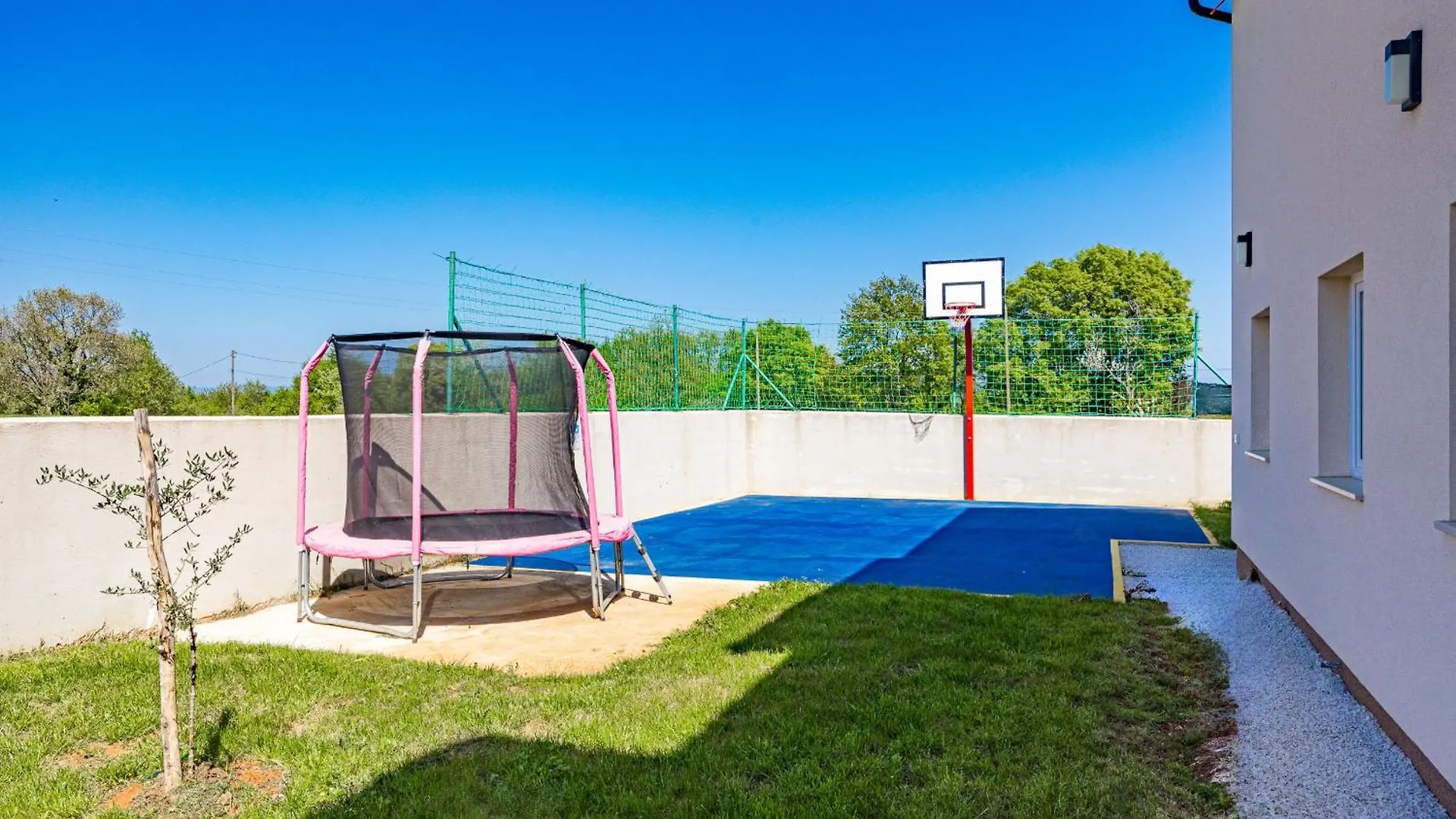 Villa Camelie Near Barban For 10 People With Playground For Children, Fitness & Pet Friendly Grandici